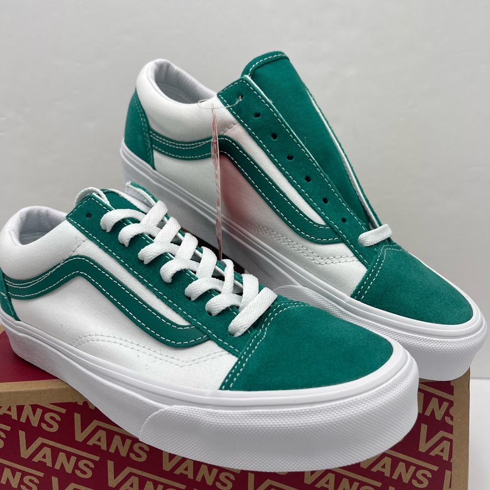 Vans Men’s Style 36 'Classic Sport - Cadmium Green Sneakers
VN0A54F69YE
Stylish - Picture 3 of 16